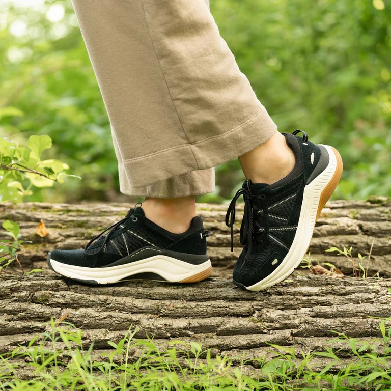 Seliga ShoesDansko Women's Poppy - Black Suede