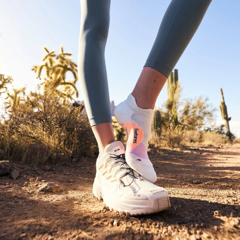 Feetures Elite Light Cushion No Show Tab Socks - Crisp Mint