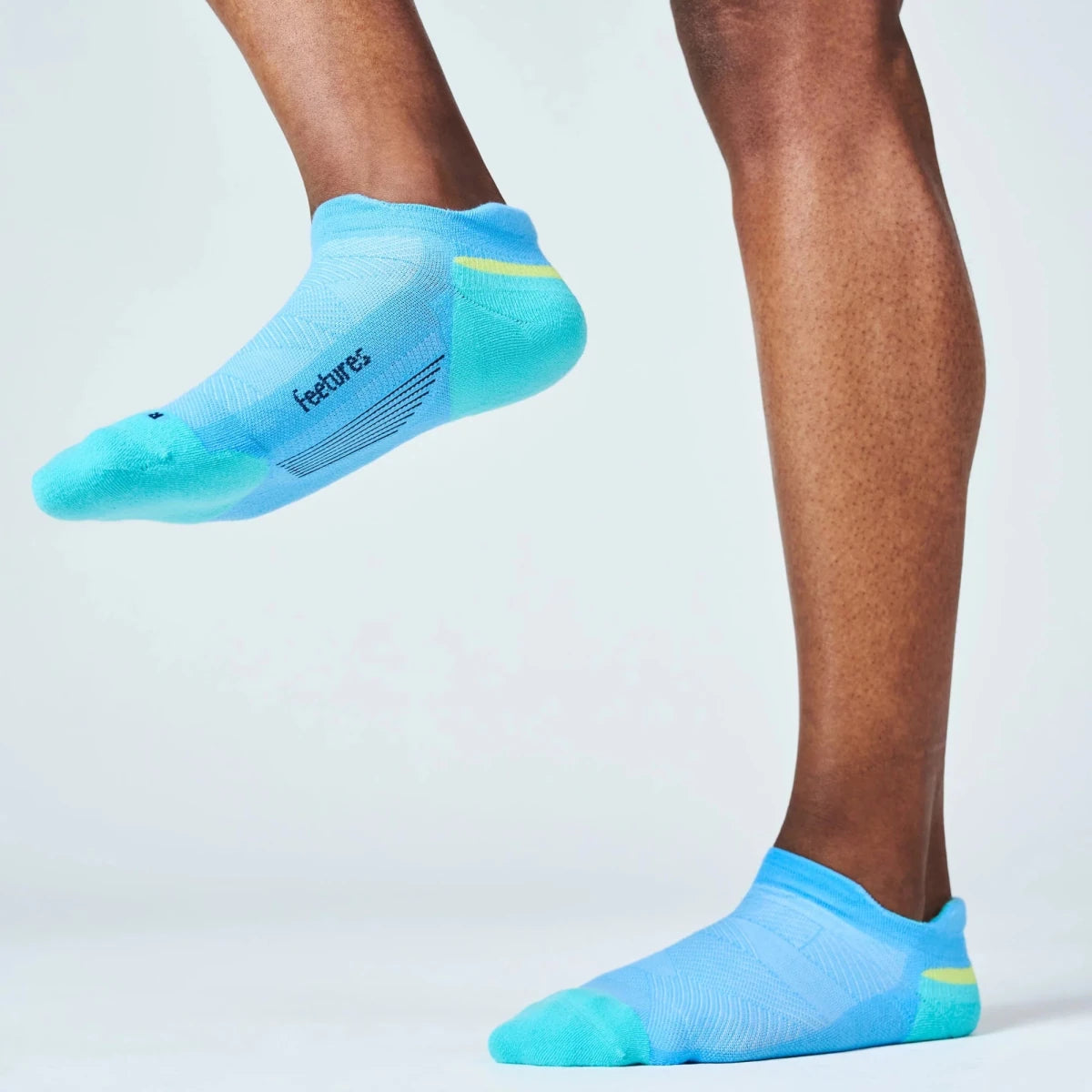 Feetures Elite Max Cushion No Show Tab Socks - Arctic Blue