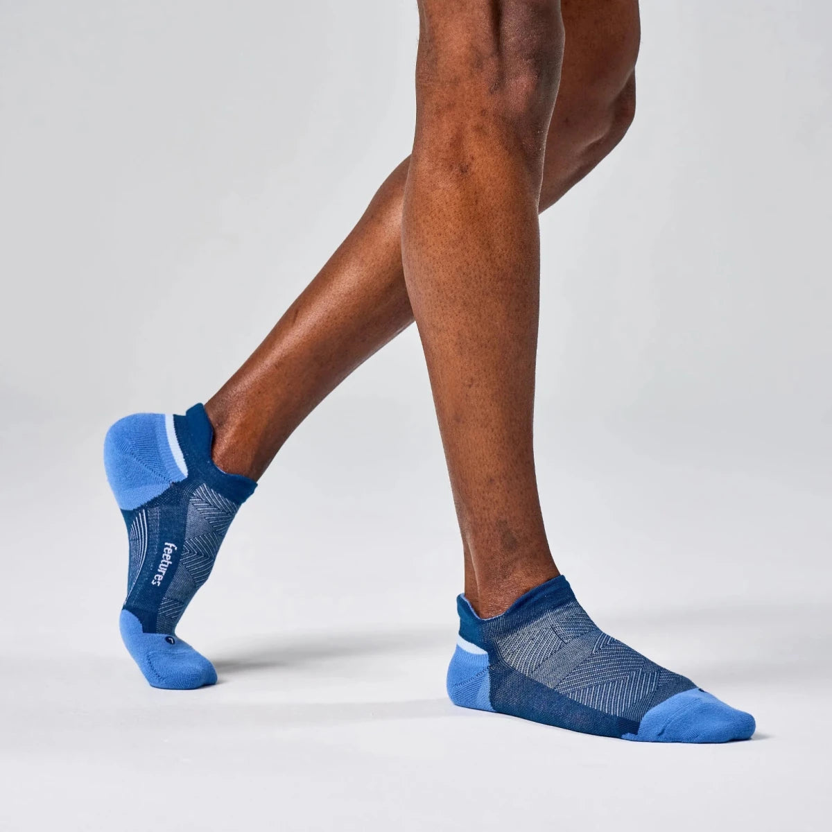 Feetures Elite Max Cushion No Show Tab Socks - Blue Wave