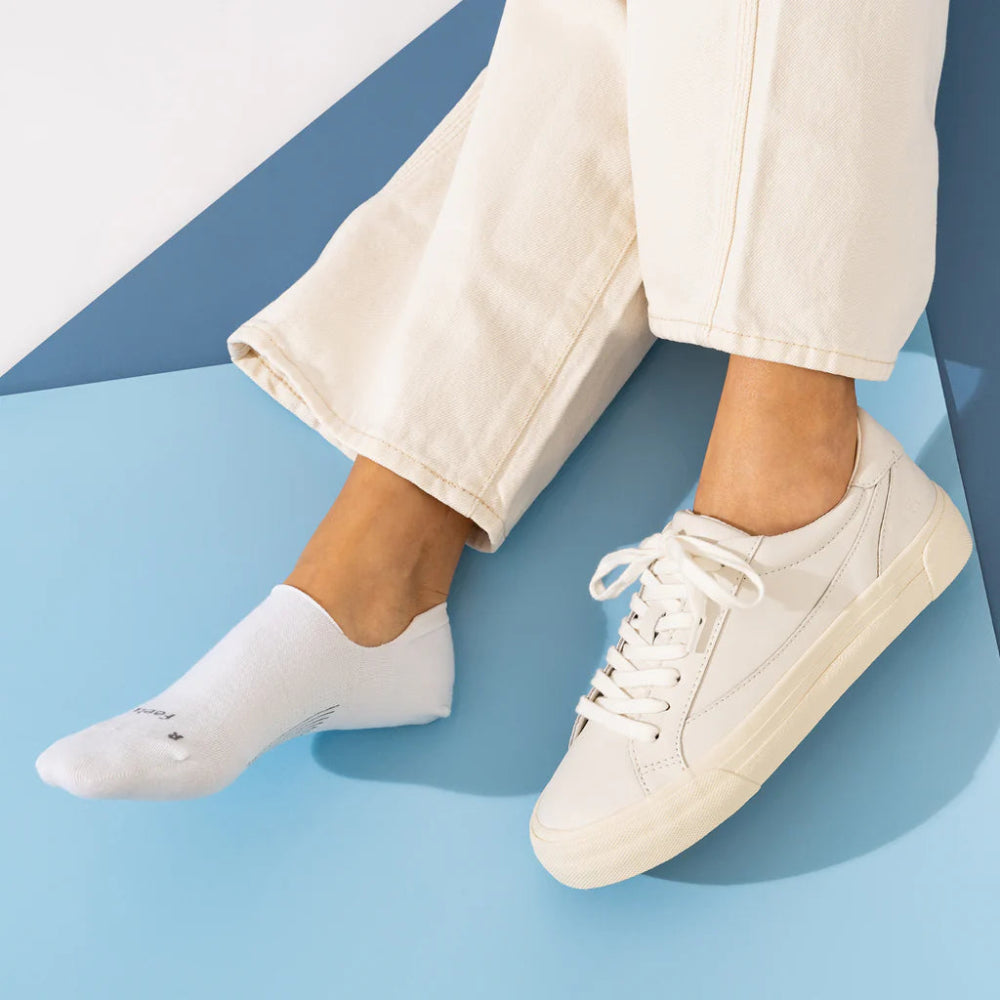 Feetures Everyday Invisible No Show Socks - White