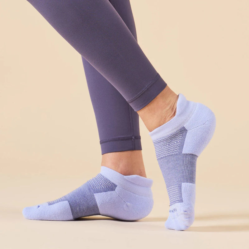 Feetures High Performance Max Cushion No Show Tab Socks - Lavender Tart