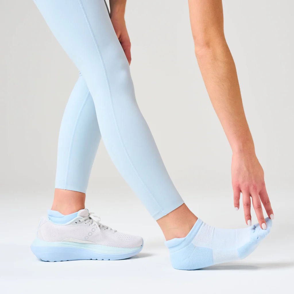 Feetures High Performance Max Cushion No Show Tab Socks - Sea Ice