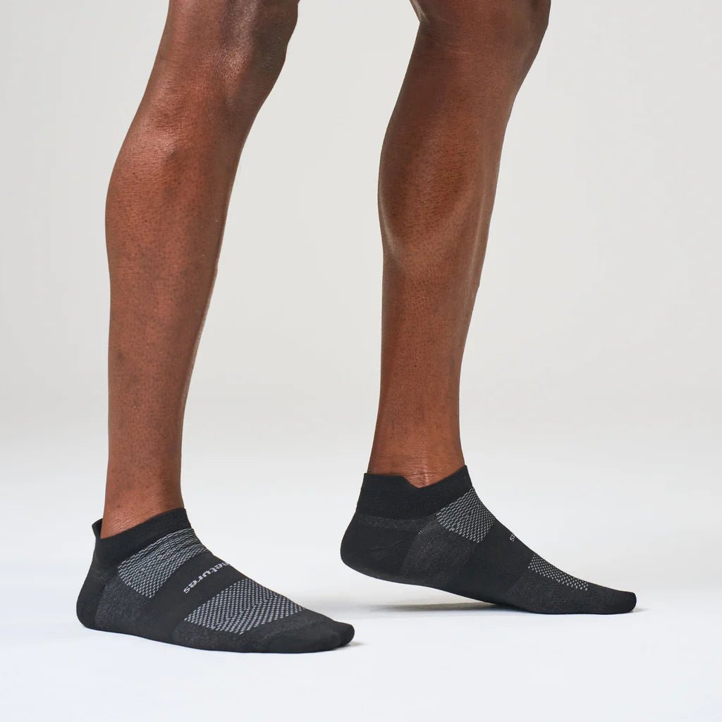Feetures High Performance Ultra Light No Show Tab Socks - Black