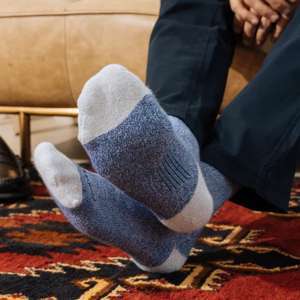 Seliga ShoesFeetures Men’s Everyday Max Cushion Cozy Marl Crew Socks - Blue