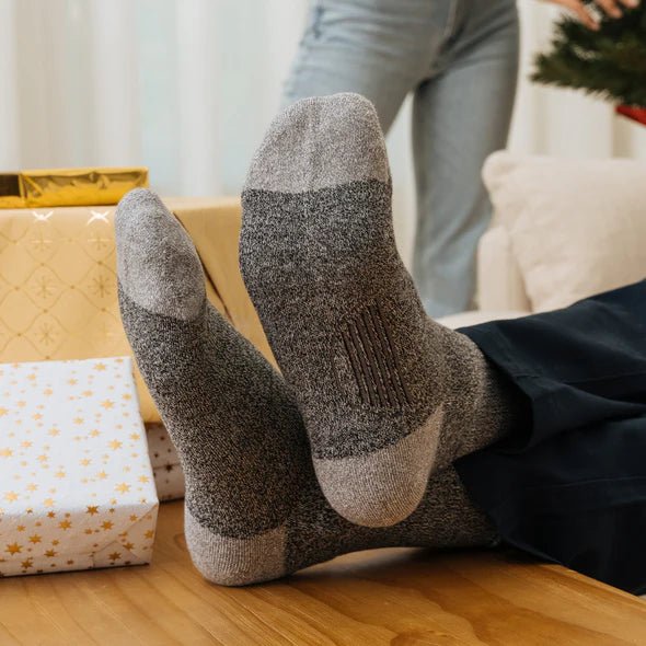 Seliga ShoesFeetures Men’s Everyday Max Cushion Cozy Marl Crew Socks - Gray