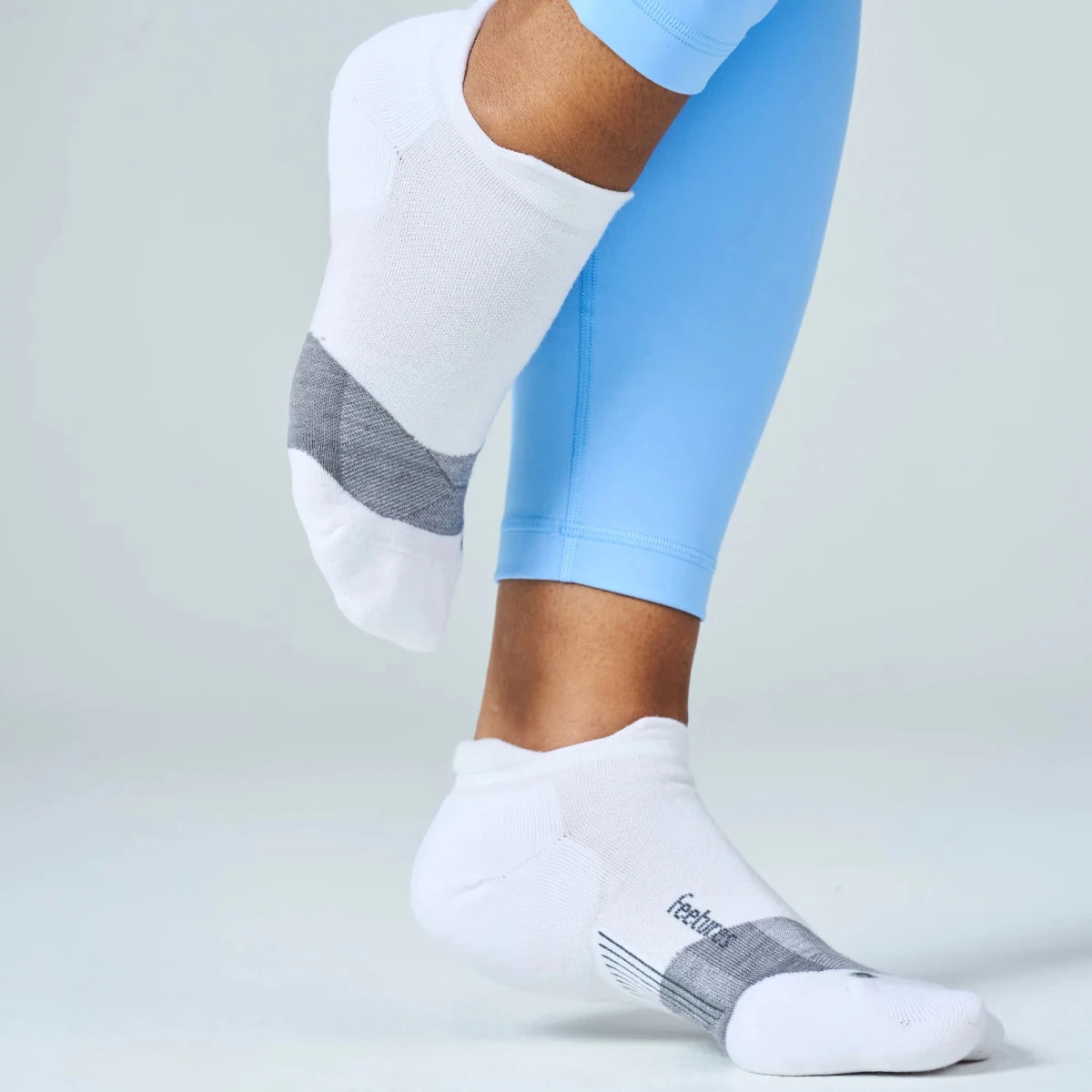 Feetures Merino 10 Max Cushion No Show Tab Socks - White