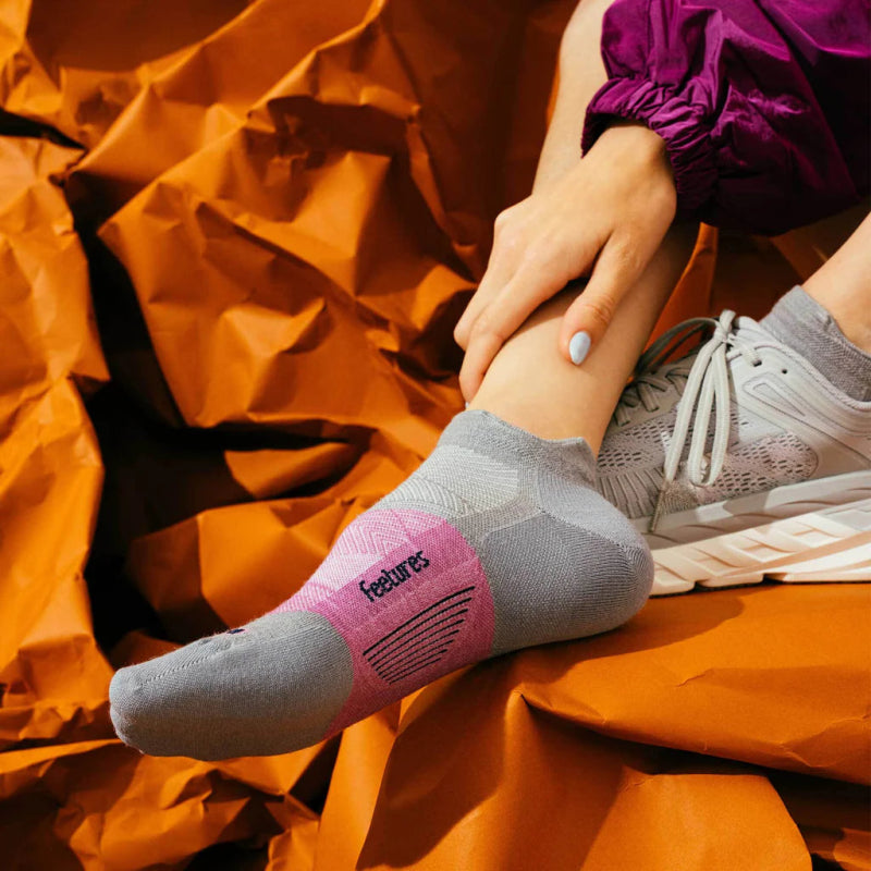 Feetures Merino 10 Ultra Light No Show Tab Socks - Amethyst Gray