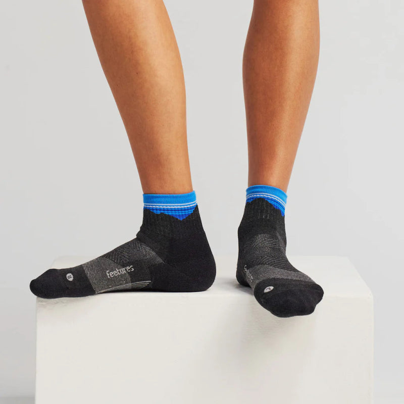 Seliga ShoesFeetures Trail Max Cushion Quarter Socks - Blue Ridge Charcoal