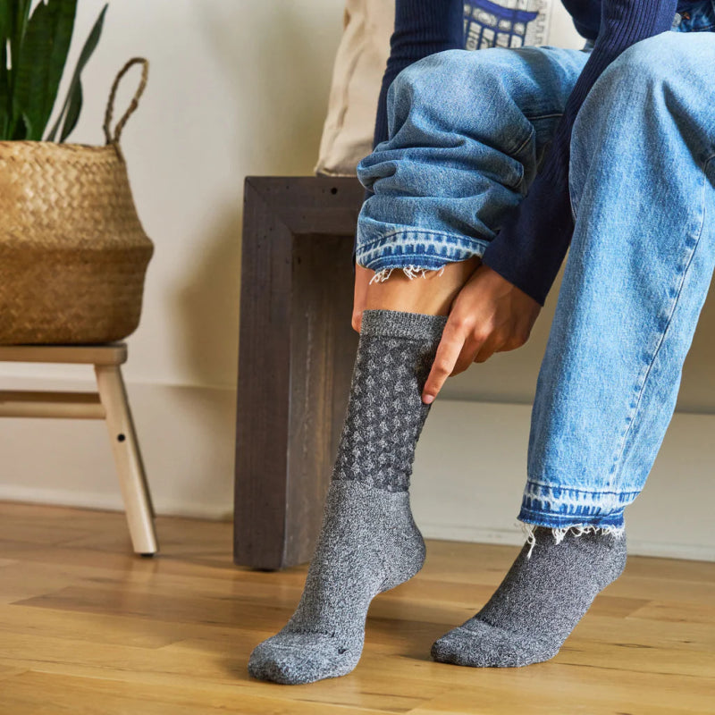 Feetures Women’s Everyday Max Cushion Crew - Plush Gray