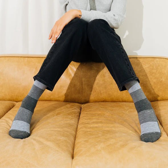 Seliga ShoesFeetures Women’s Everyday Max Cushion Gradient Crew - Stone