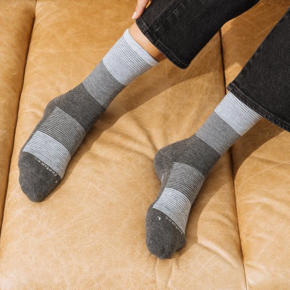 Seliga ShoesFeetures Women’s Everyday Max Cushion Gradient Crew - Stone