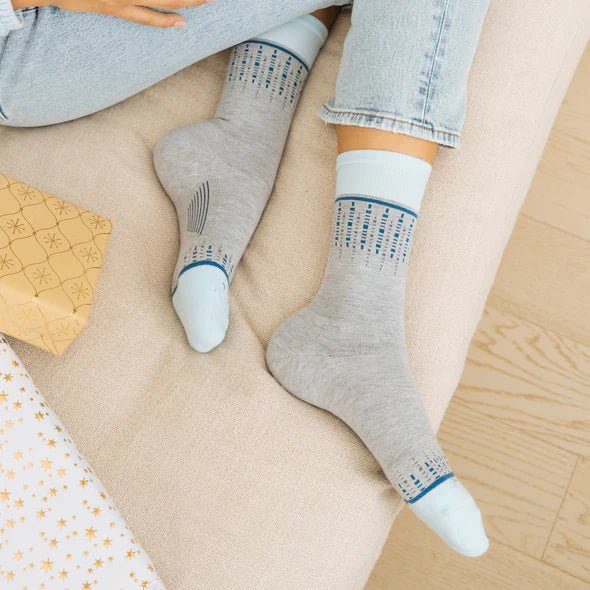 Seliga ShoesFeetures Women’s Everyday Max Cushion Twinkle Crew - Light Gray