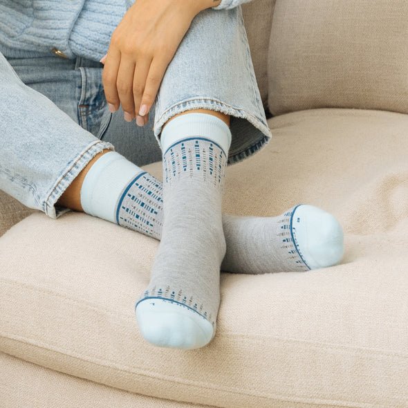 Seliga ShoesFeetures Women’s Everyday Max Cushion Twinkle Crew - Light Gray