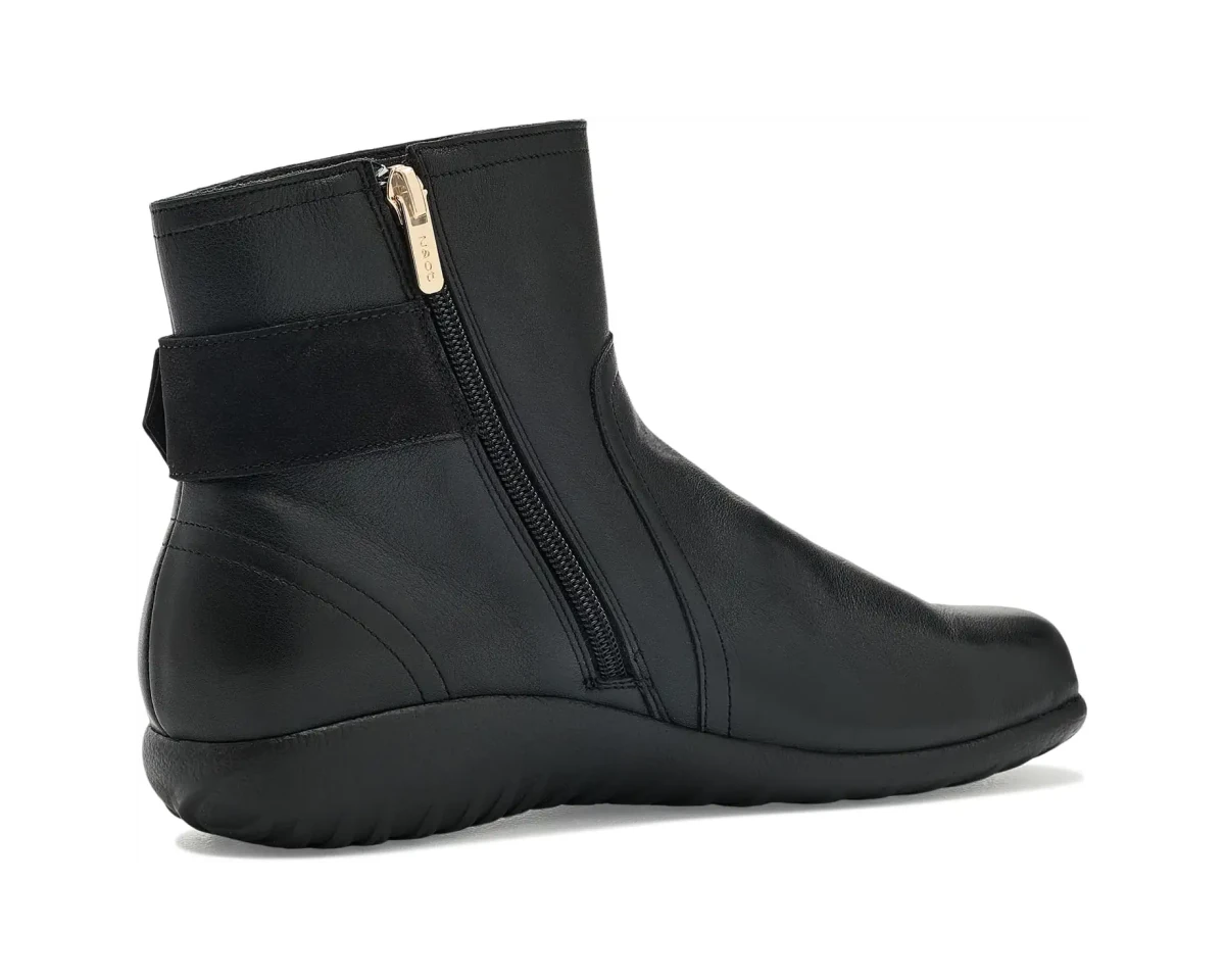 Naot Women's Oamaru Ankle Boots - Black Water Resistant Leather