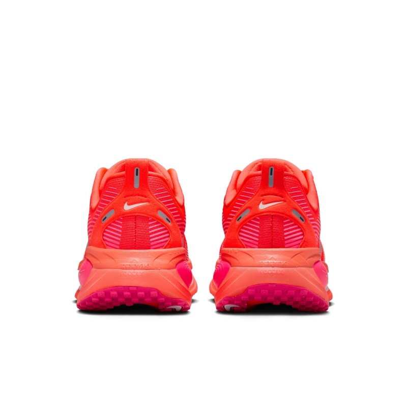 Nike Women's Vomero 18 - Bright Crimson/Metallic Silver