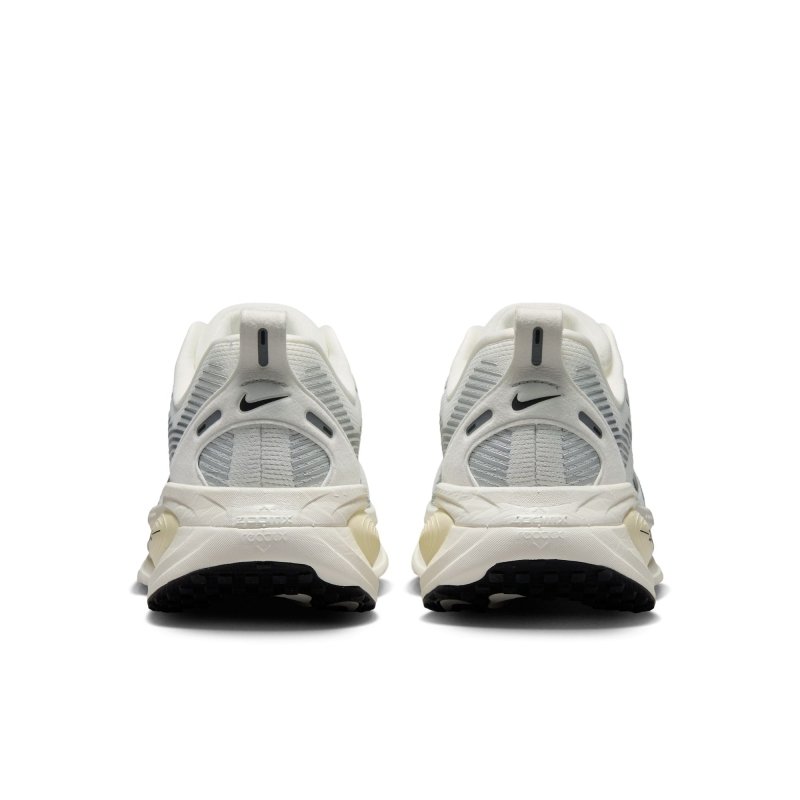 Nike Women's Vomero 18 - Summit White/Black/Coconut Milk