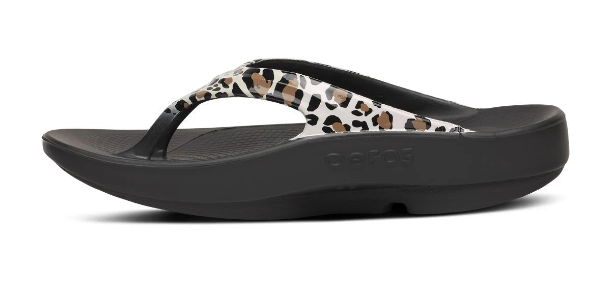OOFOS Women's OOlala Limited Thong Sandal - Leopard