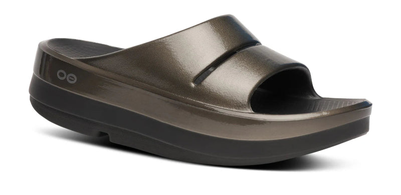 OOFOS Women's OOmega OOahh Stacked Slide - Titanium Mirror