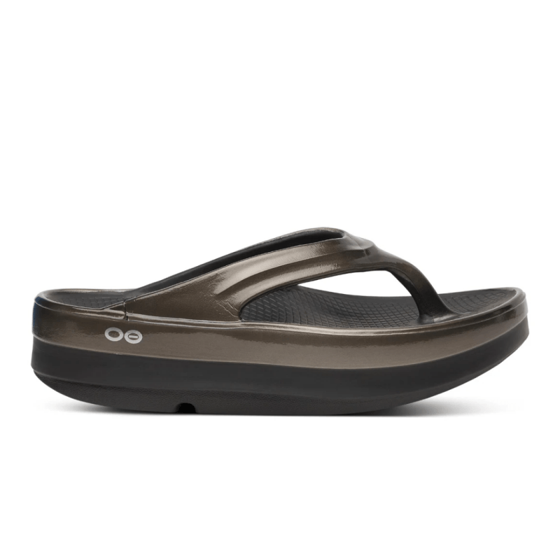 Seliga ShoesOOFOS Women's OOmega OOlala Stacked Thong - Titanium Mirror