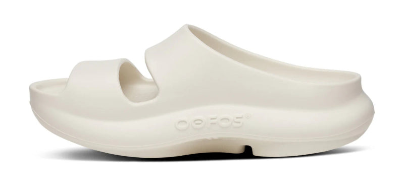 OOFOS Women's OOyea Slide - Chalk