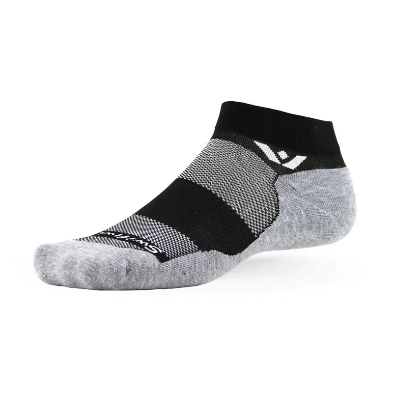 Swiftwick Maxus Ankle Socks - Black