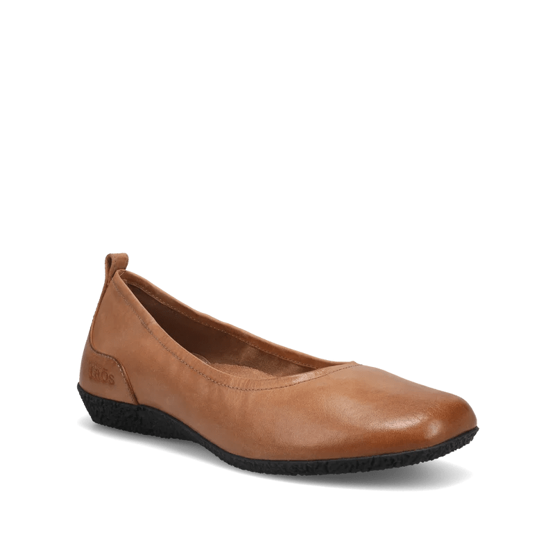 Taos Women's Chit Chat Ballet Flat - Caramel
