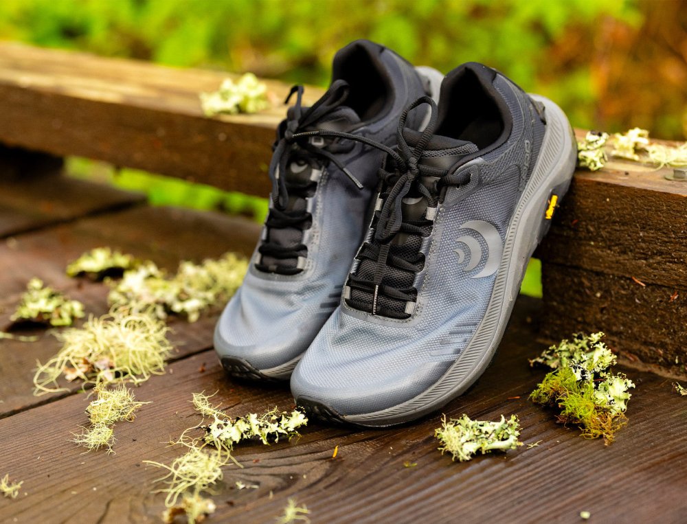 Topo Athletic Men's MT - 5 - Black/Charcoal