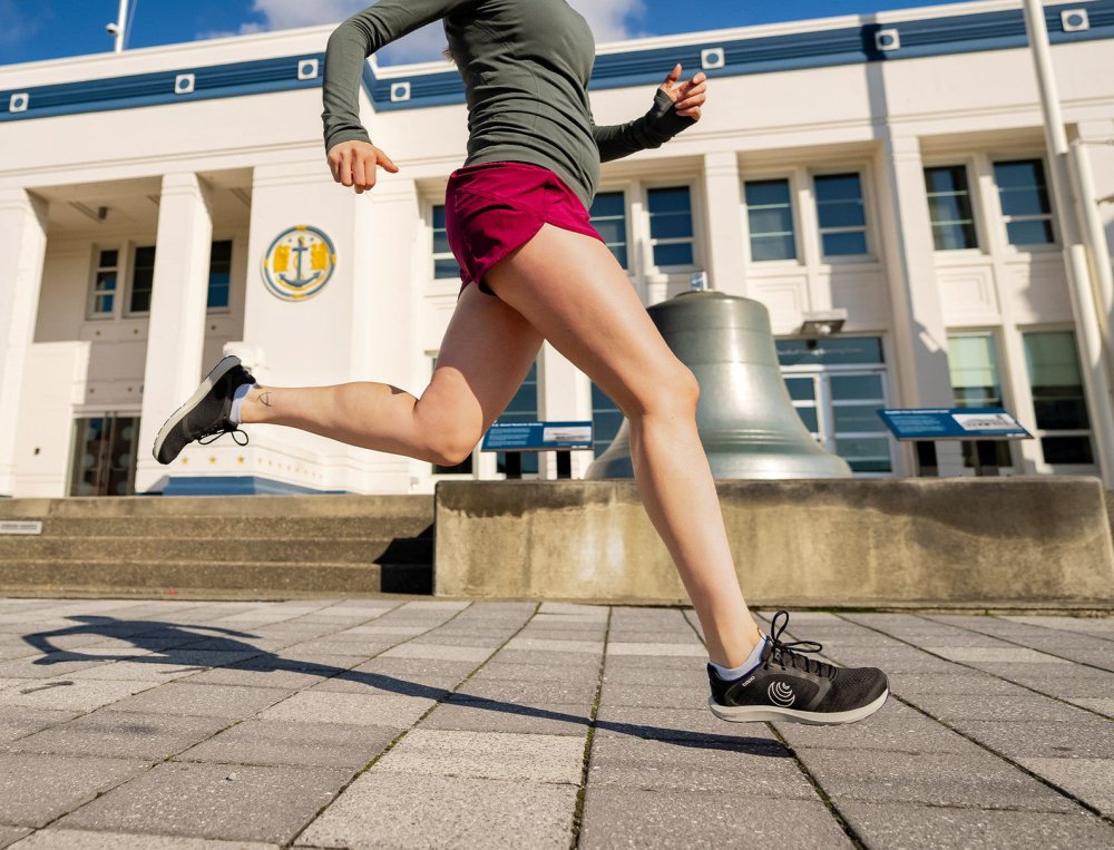 Seliga ShoesTopo Athletic Women's ST - 5 - Black/Grey