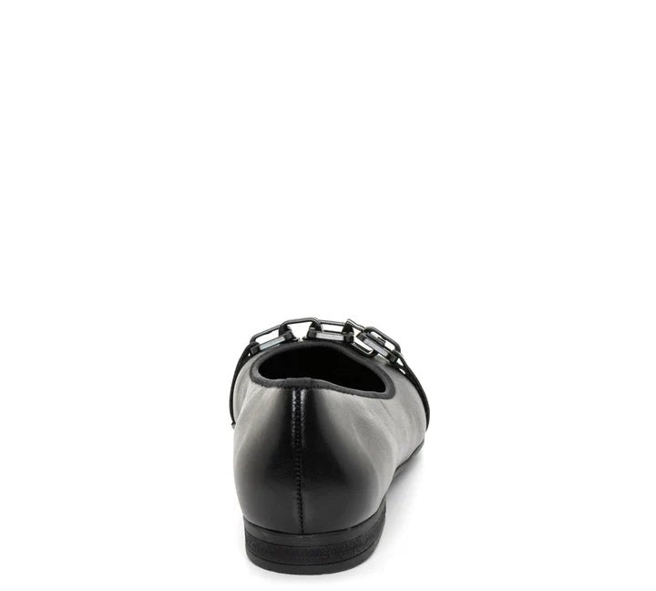 Seliga ShoesAra Shoes Women's Scout Chain - Black