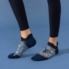 Feetures Elite Light Cushion Tab Limited Edition - Holiday Run Blue