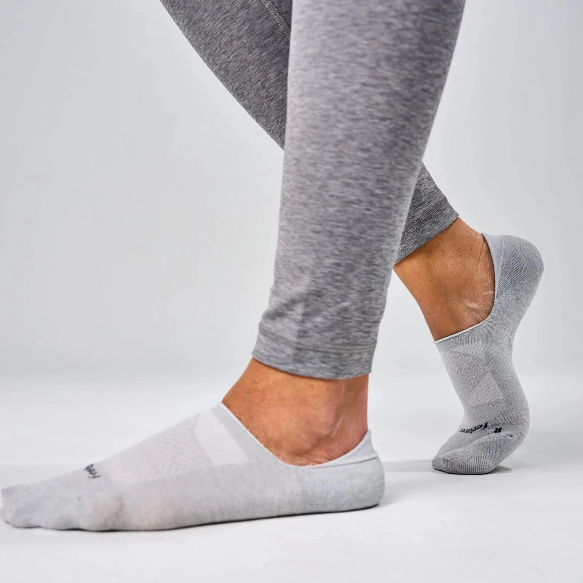 Feetures Elite Ultra Light Invisible Socks - Light Gray