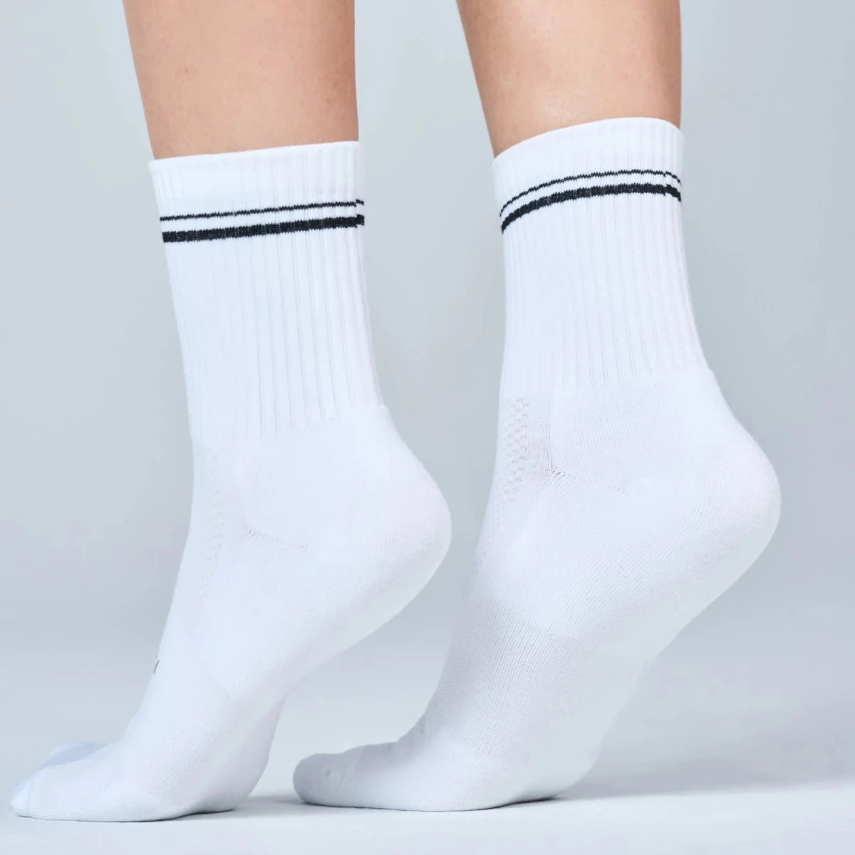 Feetures High Performance Max Cushion Quarter Tall Sock - Black Stripe