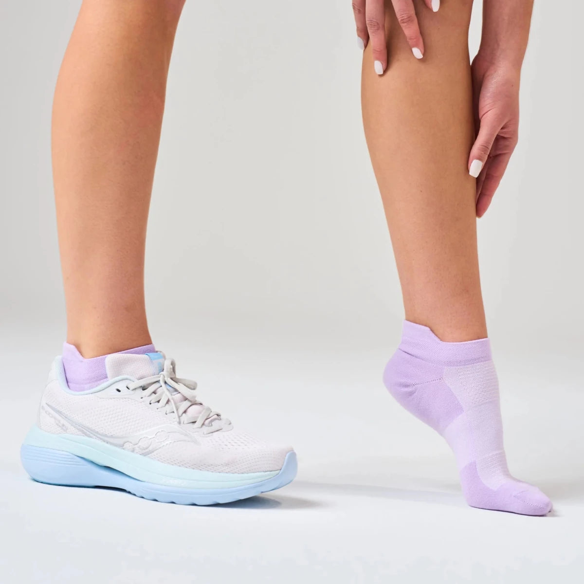Feetures High Performance Ultra Light No Show Tab Socks - Wisteria