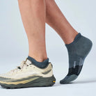 Feetures Merino 10 Max Cushion No Show Tab Socks - Gray