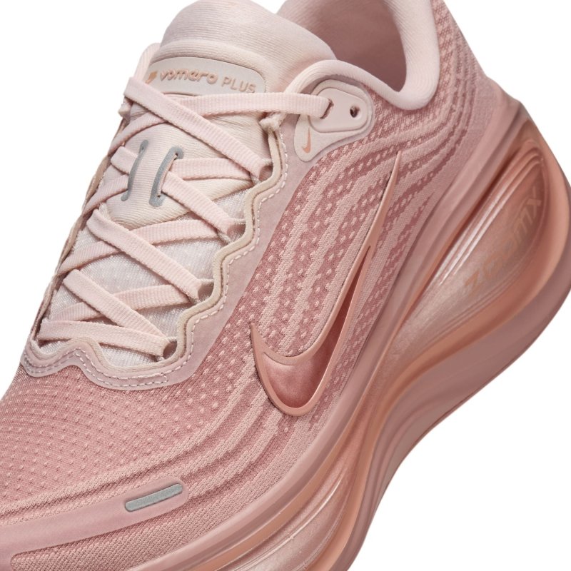 Seliga ShoesNike Women's Vomero Plus - Particle Pink/Silt Red