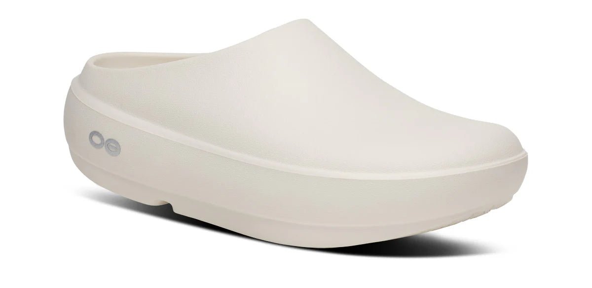 OOFOS OOcloog Plus Clog - Chalk