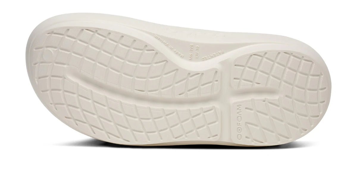 OOFOS OOcloog Plus Clog - Chalk