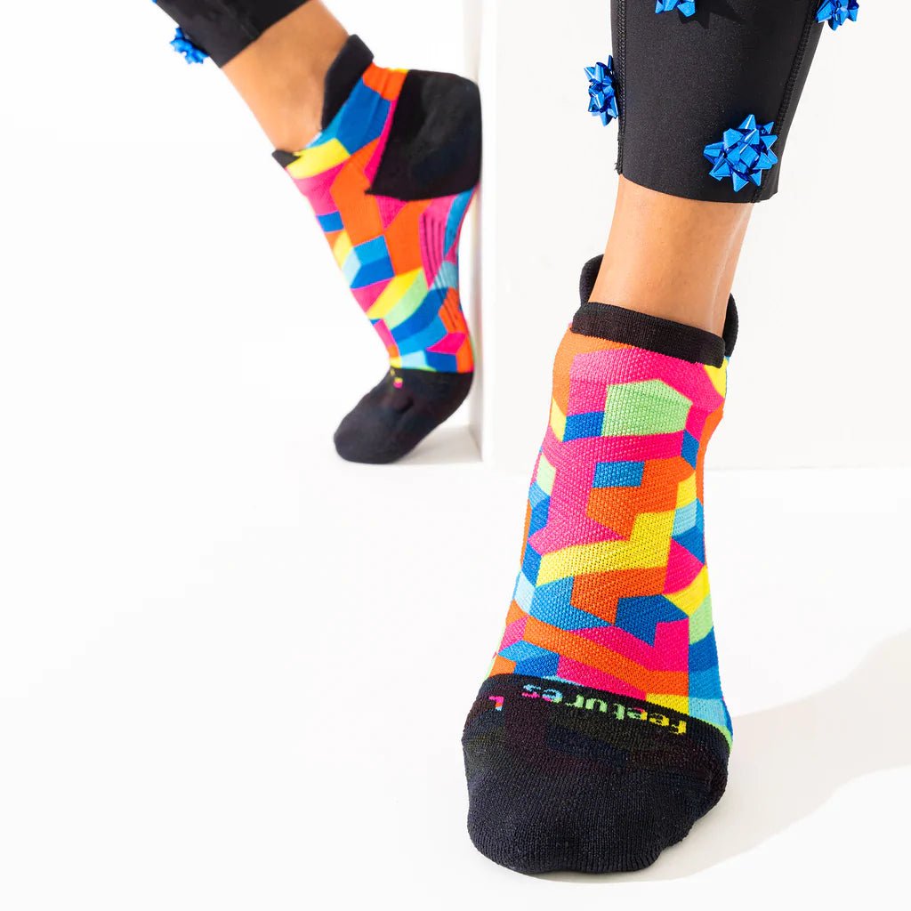 Feetures Elite Light Cushion No Show Tab Socks - Geo Print Multi