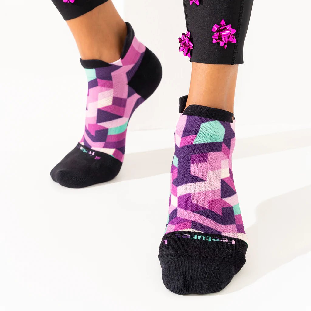 Feetures Elite Light Cushion No Show Tab Socks - Geo Print Purple