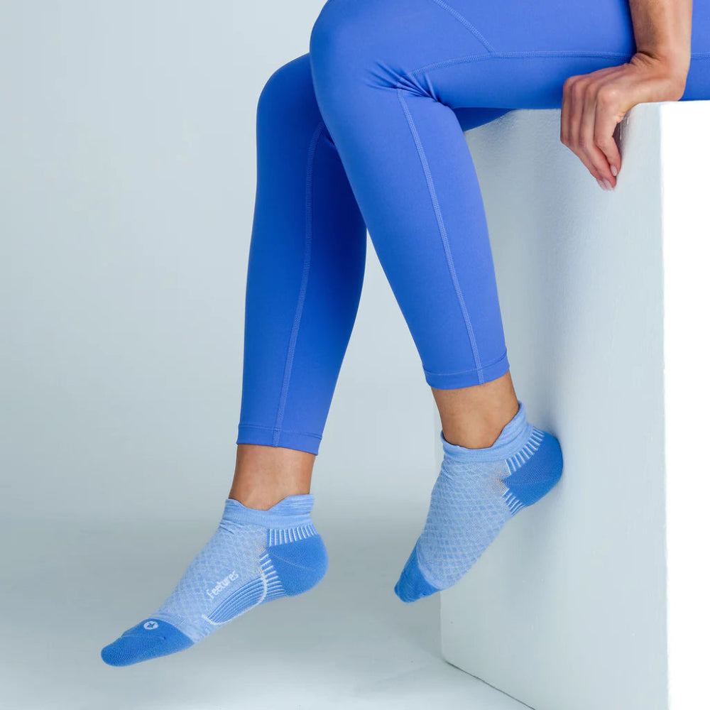 Feetures Plantar Fasciitis Relief Sock Light Cushion No Show Tab - Brilliant Blue
