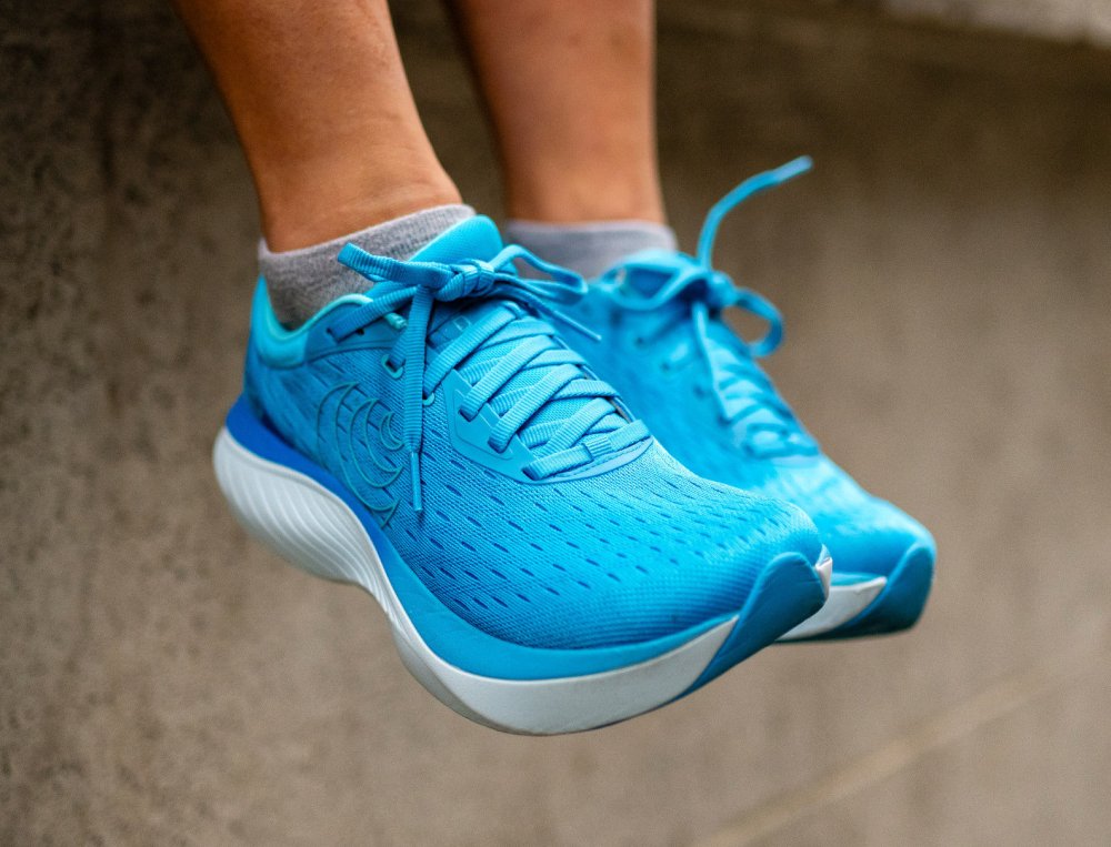 Topo Athletic Women's Atmos Max Cushion Running Shoe - Blue/Sky