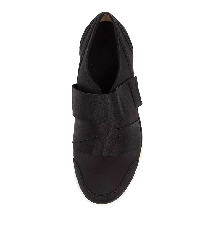 Ziera Shoes Women's Urban Comfort Shoe - Black/White Sole